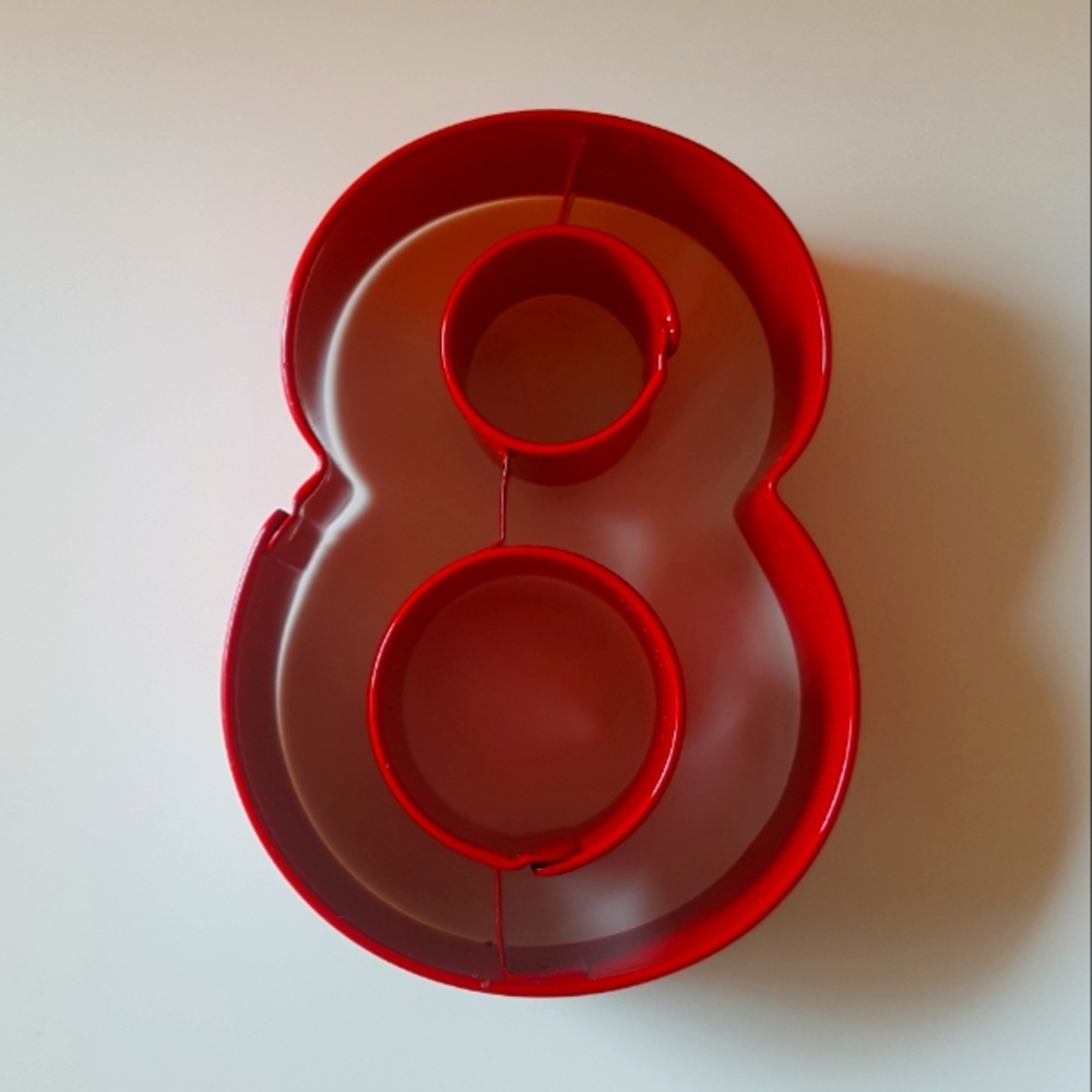 [CELEBRATE IT] Red Number 8 Cookie Cutter